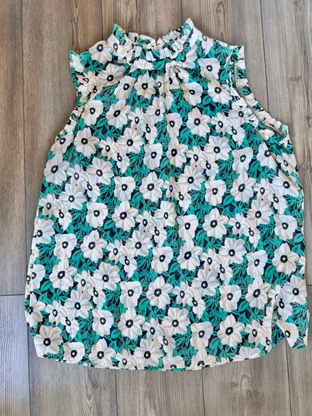 Who What Wear White Floral Sleeveless Mock Neck Top with Green Leaves